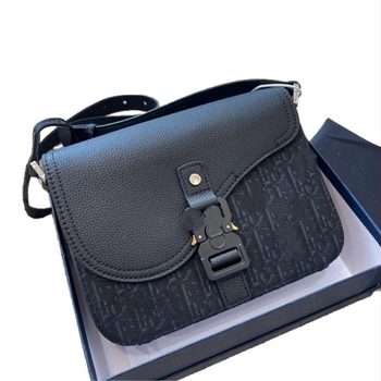 Saddle Bag marhabőr és vászonból, kapucsí záródású, messenger stílusú váll- és keresztpántos