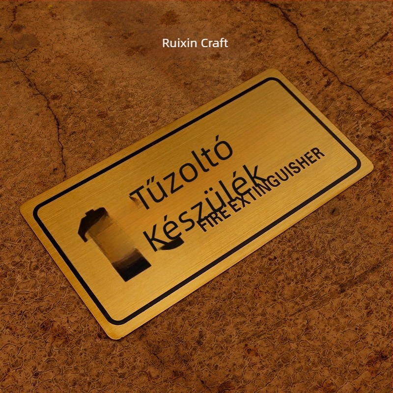  Titánium bevonatú tűzvédelmi jelzés – tűzcsap és tűzoltó készülék felirattal, fémlemez