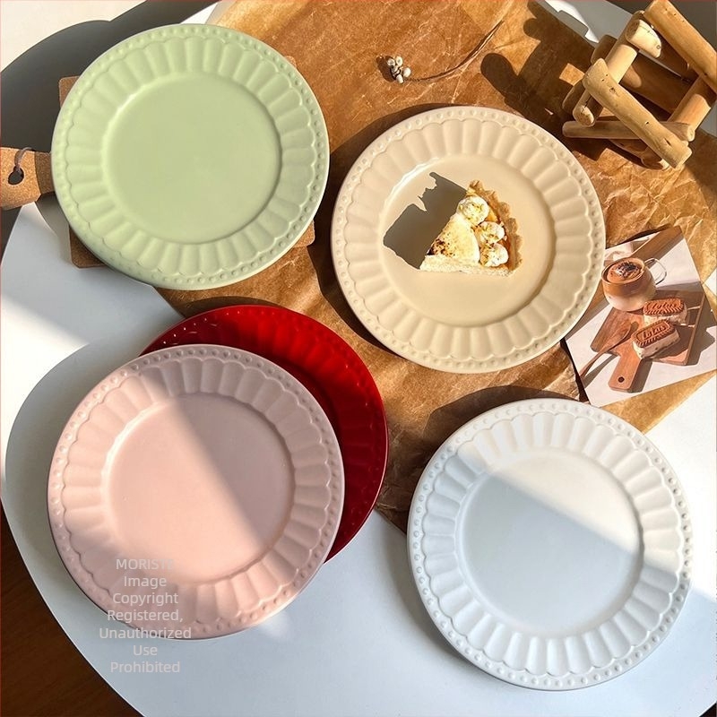 Koreai stílusú porcelán tányér, minimalist, elegáns megjelenés, kör alakú desszert- és reggeliző tányér