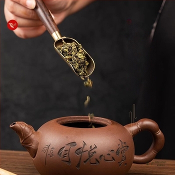 Abanófa teás kiegészítők készlet: teazáró klip, teáskanál, teáskés, teafogó kendő, tealevél-klip, csipesz és teakészítéshez szükséges eszközök