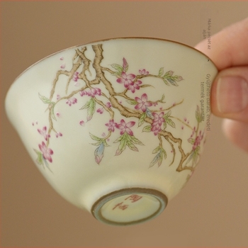Huang Ru Kiln Gongfu teáscsésze Peónia mintával – porcelán, kínai stílus, repedezett máz