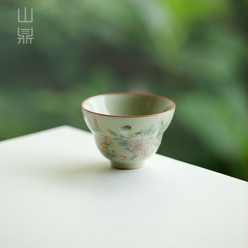 Porcelán teáscsésze virágos és madaras mintával, könnyed luxus retro stílussal, otthoni vagy irodai használatra
