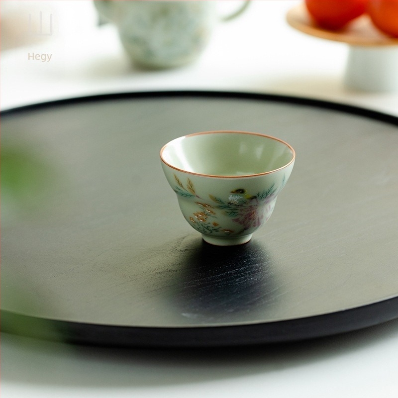 Porcelán teáscsésze virágos és madaras mintával, könnyed luxus retro stílussal, otthoni vagy irodai használatra