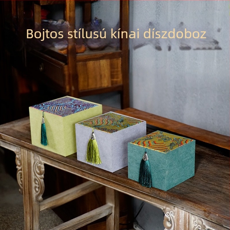 Függővel és brokáttal díszített tároló doboz karkötők, buddhista gyöngyök és teáskészlet tárolására