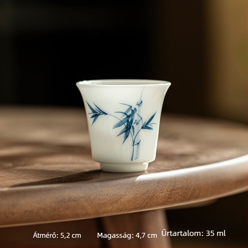 Jégjáde porcelán kézzel festett teázó kóstolócsésze, kék-fehér aláglazúrral, 35 ml, vékony falú