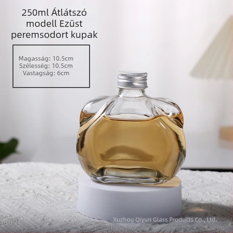 Likőrös üveg, matt felületű, átlátszó, kis kapacitású, macskafül alakú zárófedél