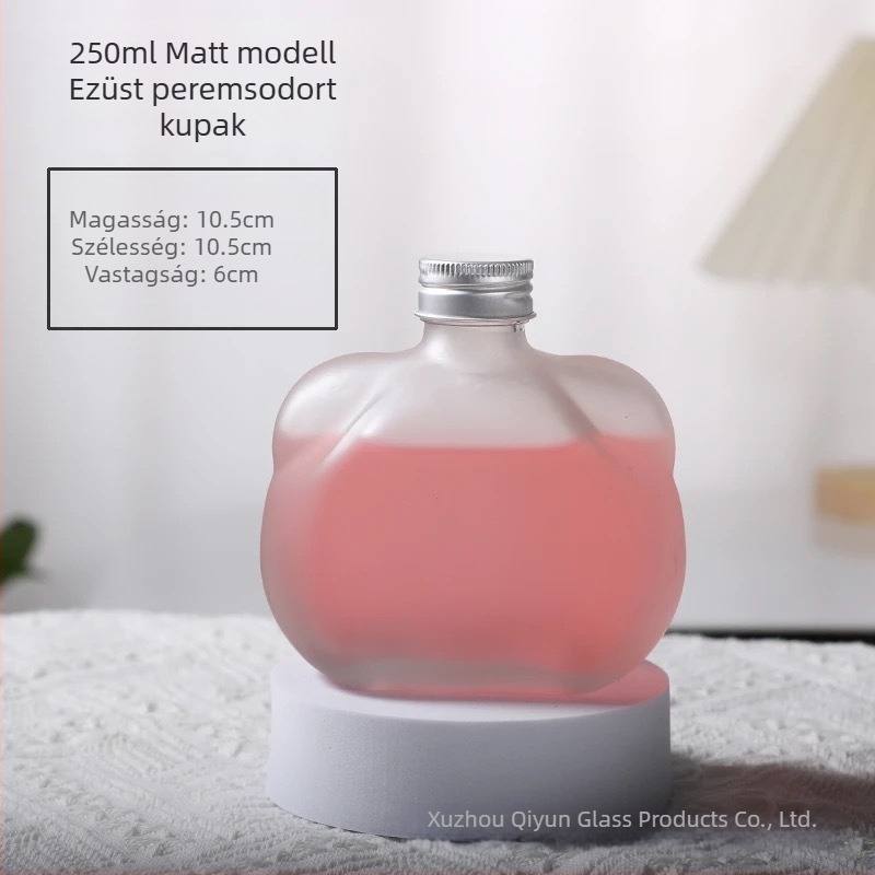 Likőrös üveg, matt felületű, átlátszó, kis kapacitású, macskafül alakú zárófedél