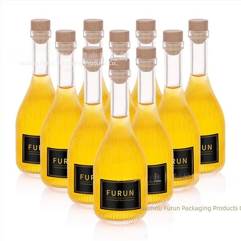 Csúcsminőségű üres italos üvegek kristályfehér üvegből vodkához, gyümölcsléhez és házi italokhoz; logónyomási lehetőség; 100 ml, 250 ml, 350 ml, 500 ml.