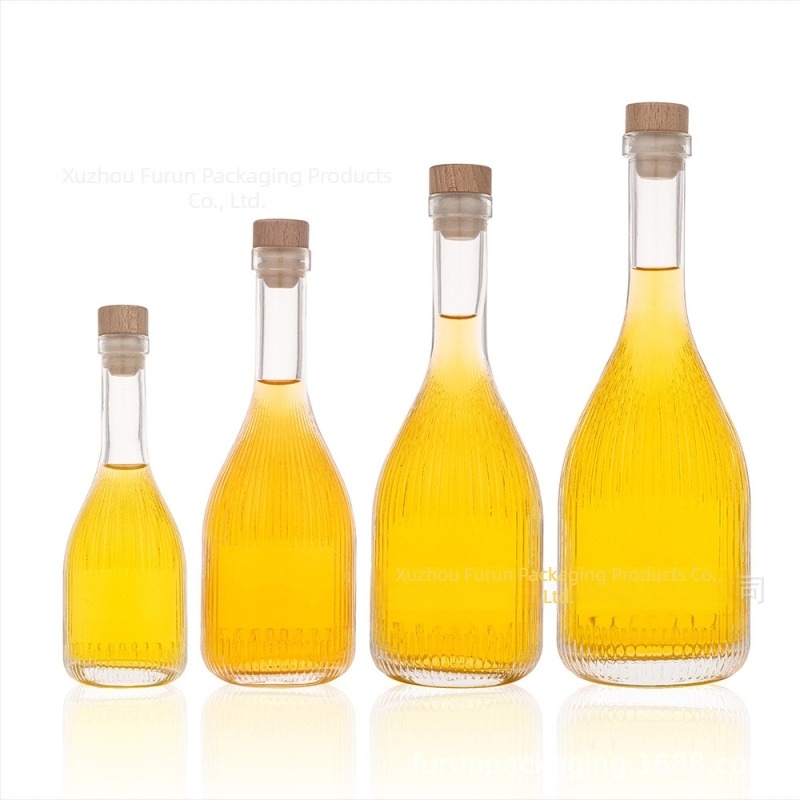 Csúcsminőségű üres italos üvegek kristályfehér üvegből vodkához, gyümölcsléhez és házi italokhoz; logónyomási lehetőség; 100 ml, 250 ml, 350 ml, 500 ml.