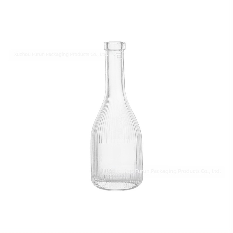 Csúcsminőségű üres italos üvegek kristályfehér üvegből vodkához, gyümölcsléhez és házi italokhoz; logónyomási lehetőség; 100 ml, 250 ml, 350 ml, 500 ml.