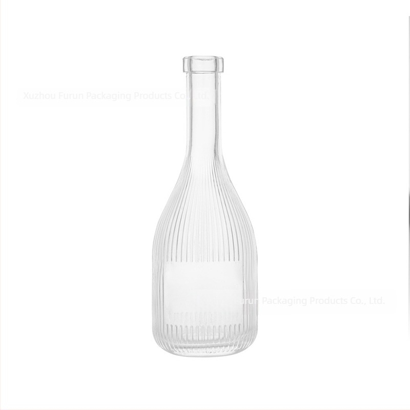 Csúcsminőségű üres italos üvegek kristályfehér üvegből vodkához, gyümölcsléhez és házi italokhoz; logónyomási lehetőség; 100 ml, 250 ml, 350 ml, 500 ml.