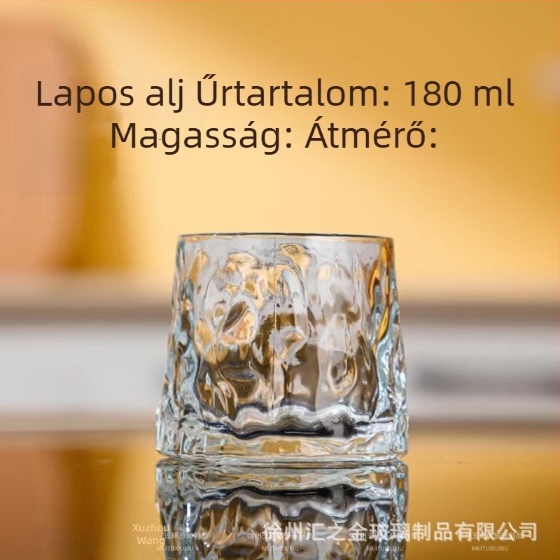 Új, sík aljú üvegpohár whiskyhez, borhoz és sörhöz