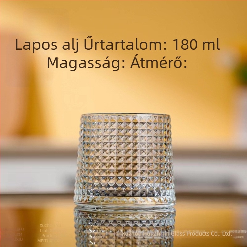 Új, sík aljú üvegpohár whiskyhez, borhoz és sörhöz