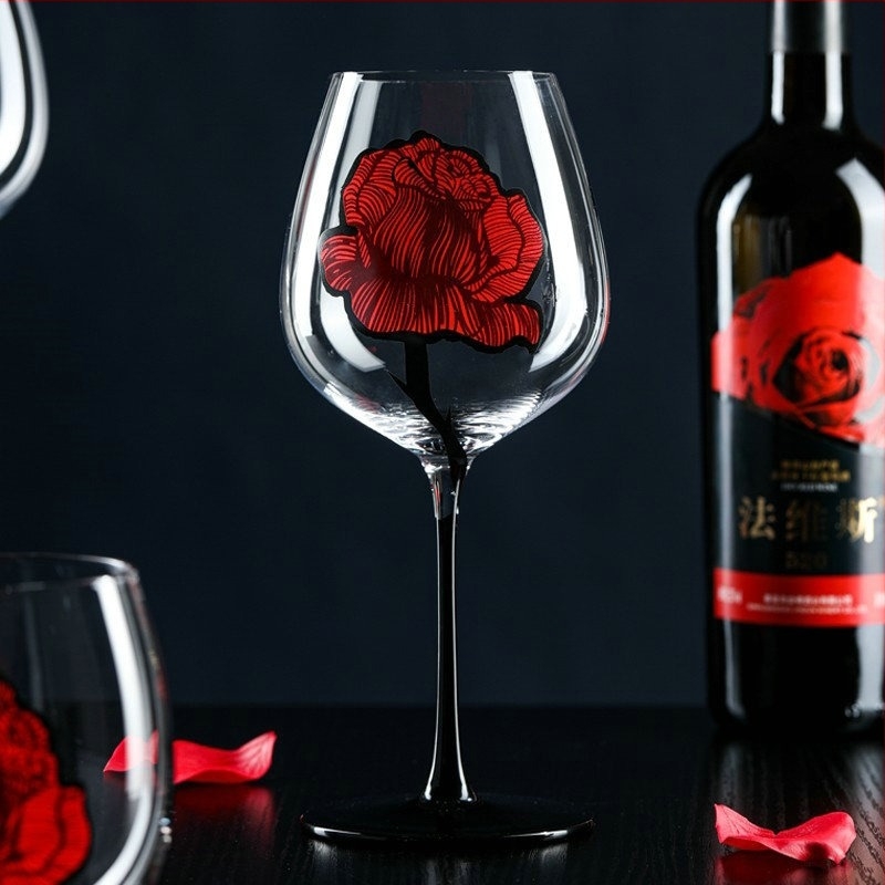 Páros kristály vörösboros pohár szett, európai stílus, rózsa gravírozott motívummal, 601–700 ml