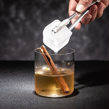 Collins pohár koktélokhoz – egyenes falú pohár Long Island Ice Tea, gin-tonik, mojito, klasszikus koktél