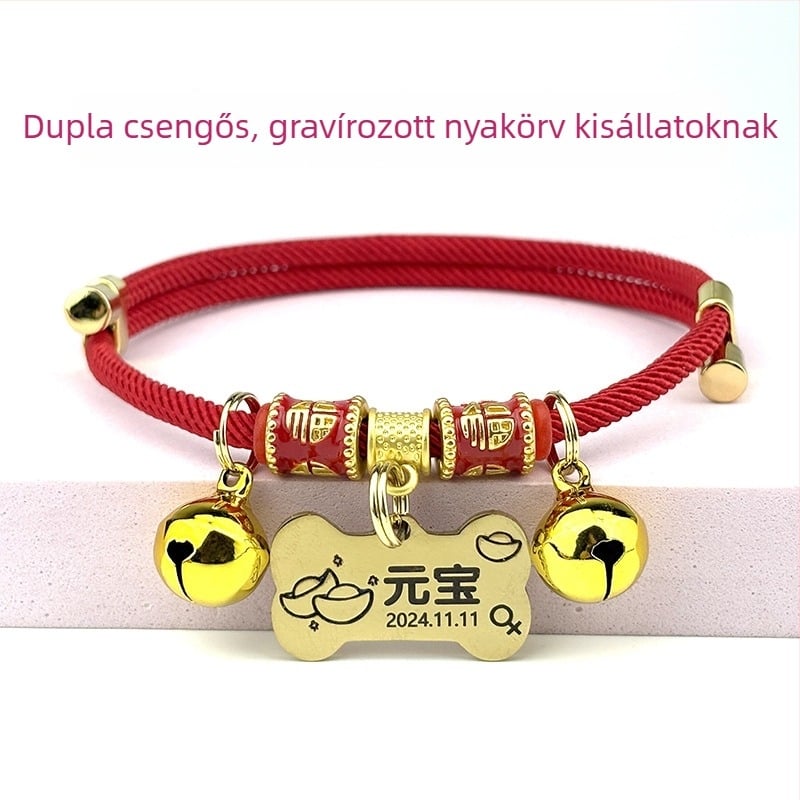 Háziállatok nyakörve piros zsinórral, kétoldalas gravírozott azonosítóval és haranggal kutyáknak és macskáknak