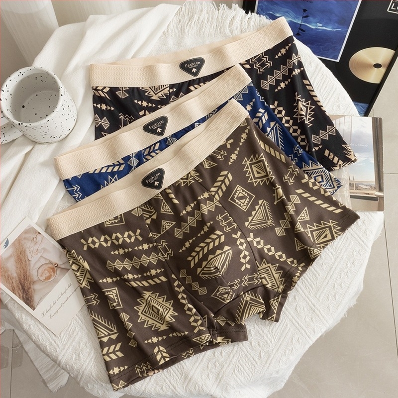 Férfi középmagasságú boxeralsó, lélegző és rugalmas, poliészter milk silk hatású anyagból, kamufláž és geometrikus minta, színben összerendezett