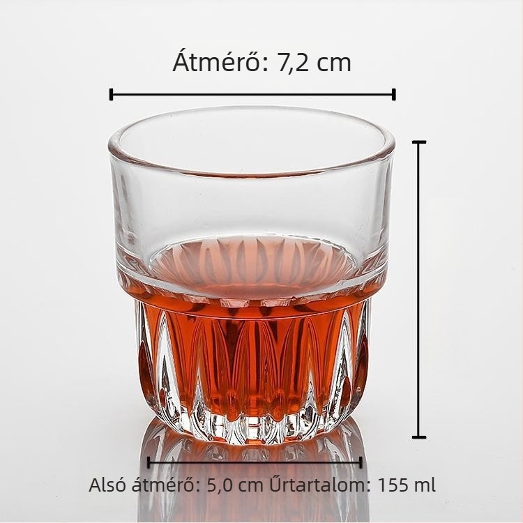 Átlátszó üvegpoharak whiskyhez, sörhöz és vízhez, egymásra tehető