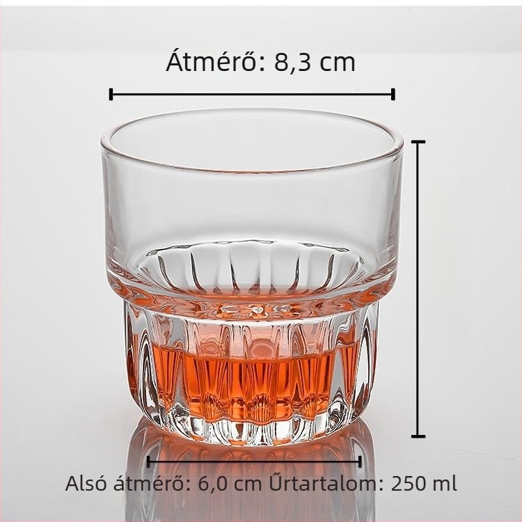Átlátszó üvegpoharak whiskyhez, sörhöz és vízhez, egymásra tehető