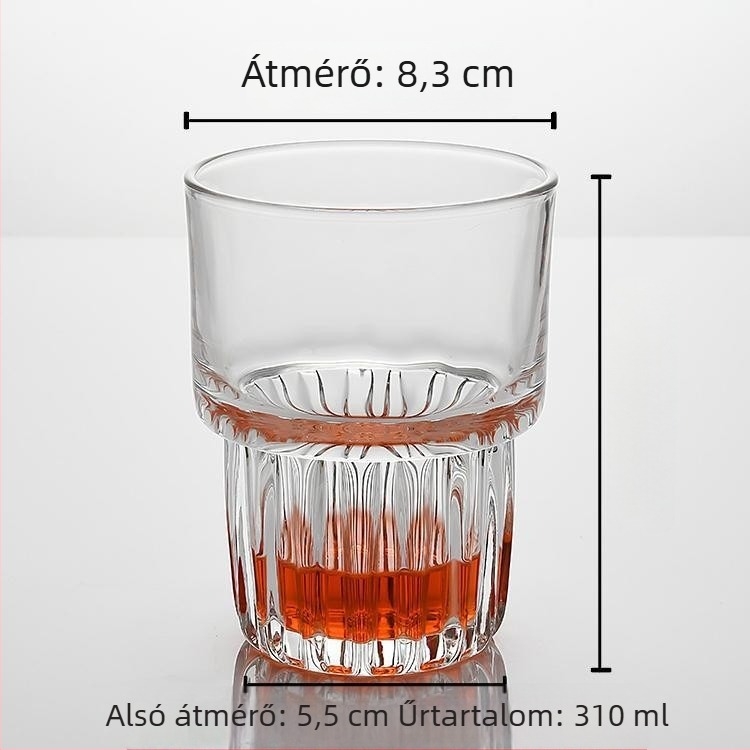 Átlátszó üvegpoharak whiskyhez, sörhöz és vízhez, egymásra tehető