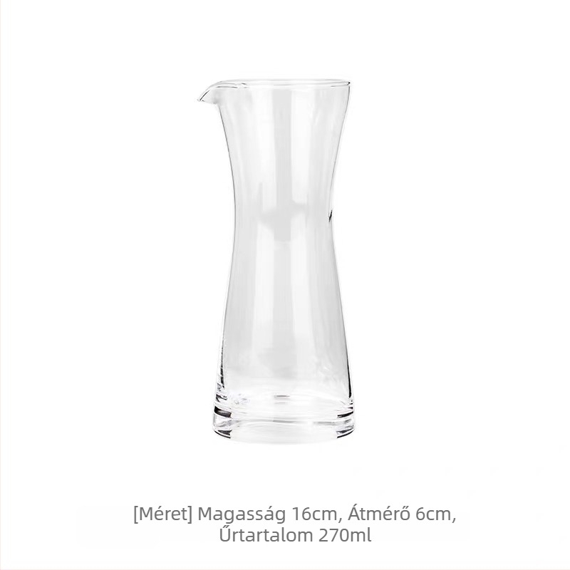 Japán stílusú pour-over kávés készlet egyetlen eredetű kávéval, latte, áttetsző, hőálló kis üvegpohár és közös kávéhozó kanna