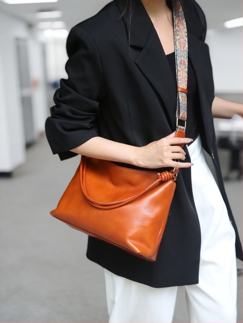 Női kézitáska természetes bőrből, nagy kapacitású, állítható váll- és crossbody pánttal, városi minimalista stílus
