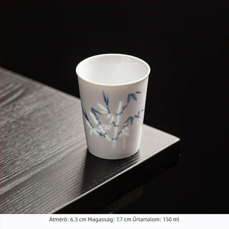 Kézzel festett kék-fehér porcelán teáscsésze a Négy Uraság motívummal (szilva, orchidea, bambusz, krizantéma), kerámia, egyenes formájú