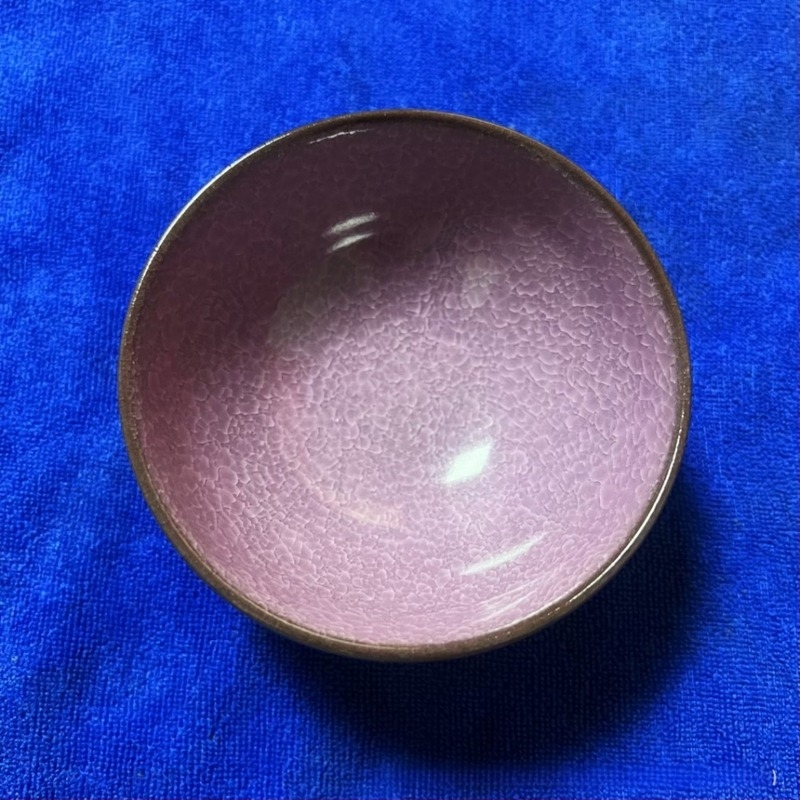 Jian Kiln Jian Zhan teáscsésze, Powder Ice Crack glazúra, vízzel aktiválható jégmintázat, kézzel készített vasban gazdag agyagból, nagy méret