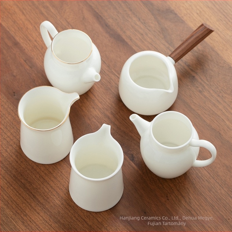 Fehér porcelán tea szeparátor és víz egyensúlyozó