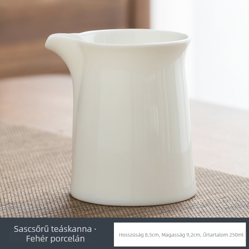 Fehér porcelán tea szeparátor és víz egyensúlyozó