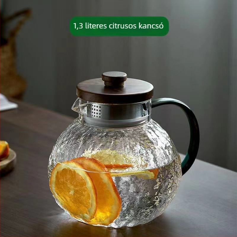 Kalapács-textúrájú üveg hideg vízhez; gyümölcslevekhez, italokhoz és virágteához; modern, minimalist dizájn.