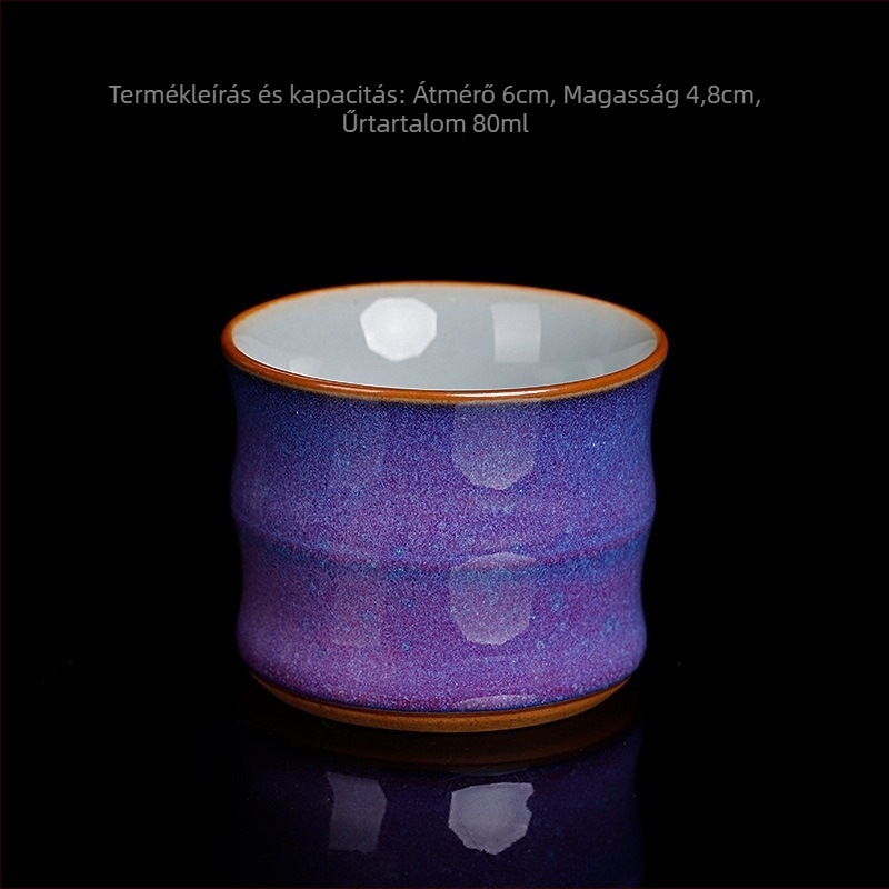 Jun Kiln porcelán teáscsésze, amelynek máza a kemencében változik