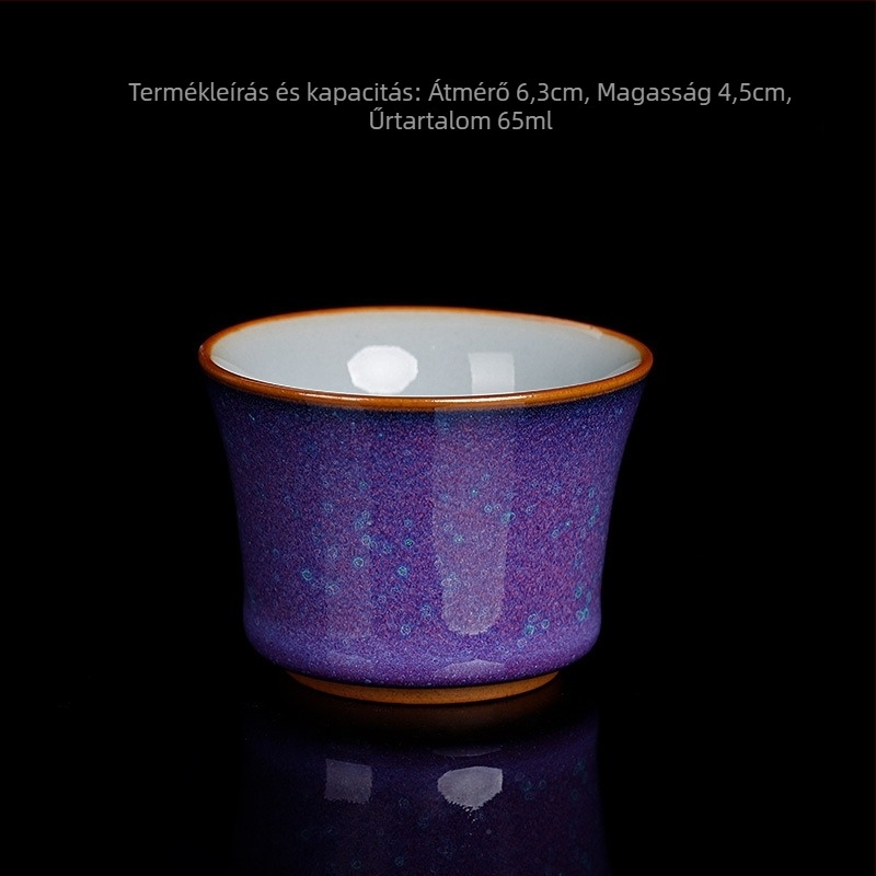 Jun Kiln porcelán teáscsésze, amelynek máza a kemencében változik
