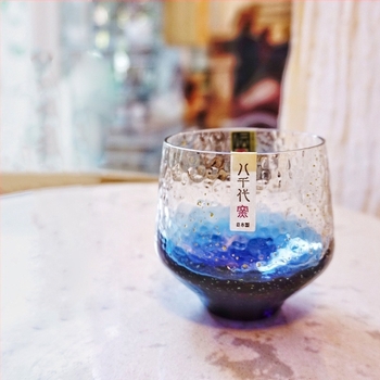 Kristály pohár aranyfóliával és csillagos éggel, japán stílusú, vízhez, whiskey-hez és sake-hez