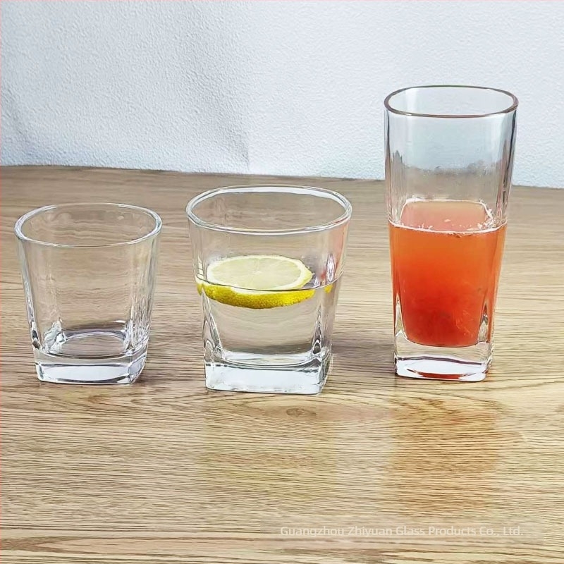 Vastagított négyszögletes üvegpohár, átlátszó, vízhez, gyümölcsléhez, tejhez, whiskyhez és sörhöz, 301–400 ml
