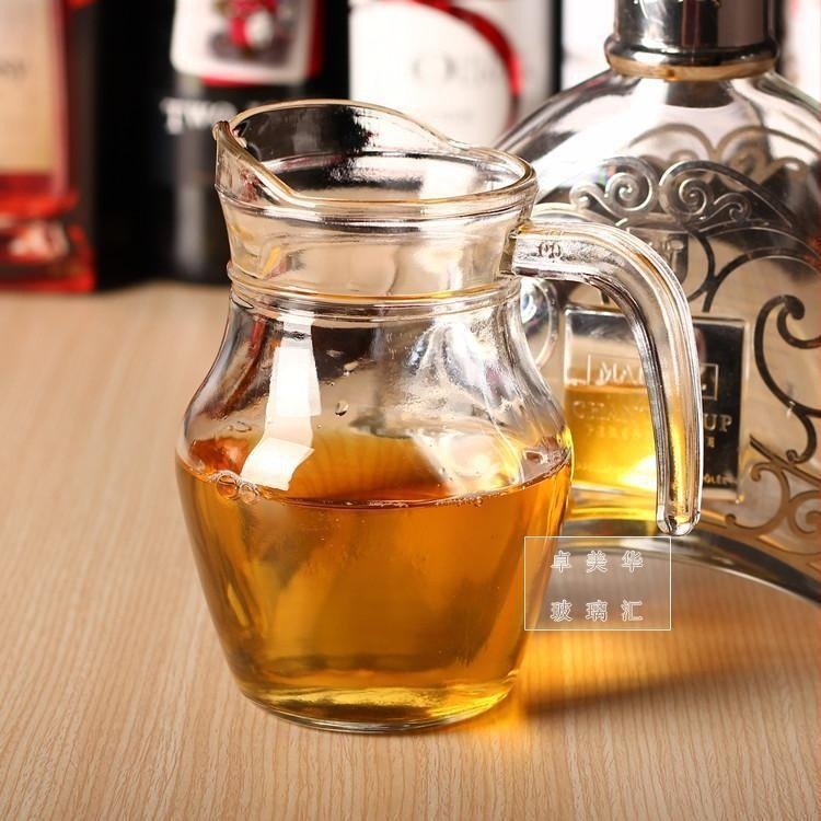 Dekan­ter vastag üvegből vörösborhoz és szeszes italokhoz, kacsa-szájú kifolyóval, 500 ml