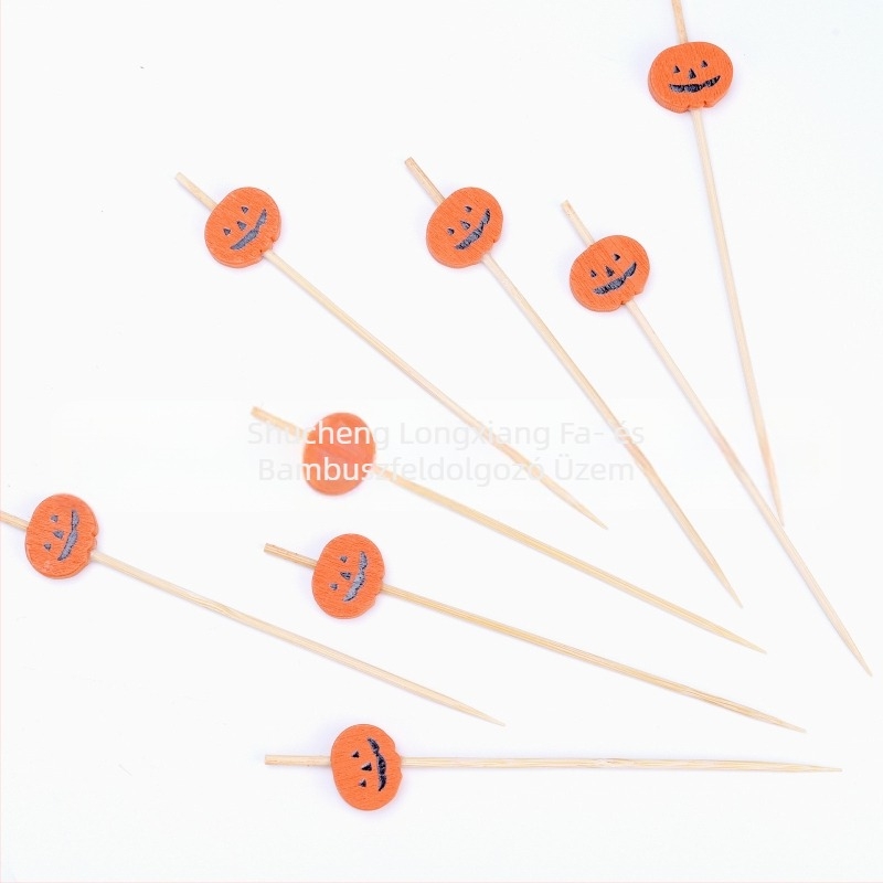 Halloween party kellékek: mosolygó tök gyümölcspálcák, bambusz virágpálcák, koponya gyümölcsvillák, pókháló mintázatú koktélpálcák