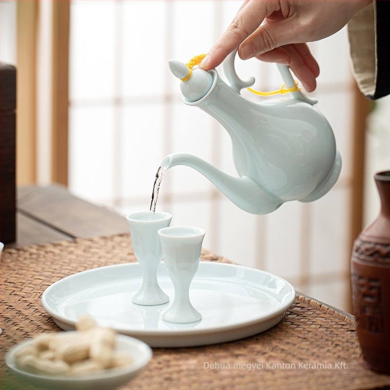 Kínai stílusú, prémium bor-készlet ajándékdoboza, fehér porcelán boros poharak, antik dizájnnal adagolóval, logóval