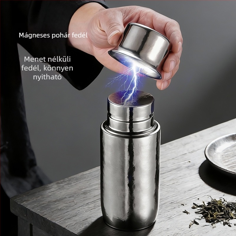 Tiszta titániumból készült mágneses bögre, belső rész varrat nélküli, háromrétegű titán alj, szigetelt kivitel, 300 ml