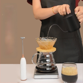 Rozsdamentes acél kézi kávéöntő kanna hosszú keskeny kifolyóval és pour-over szűrővel