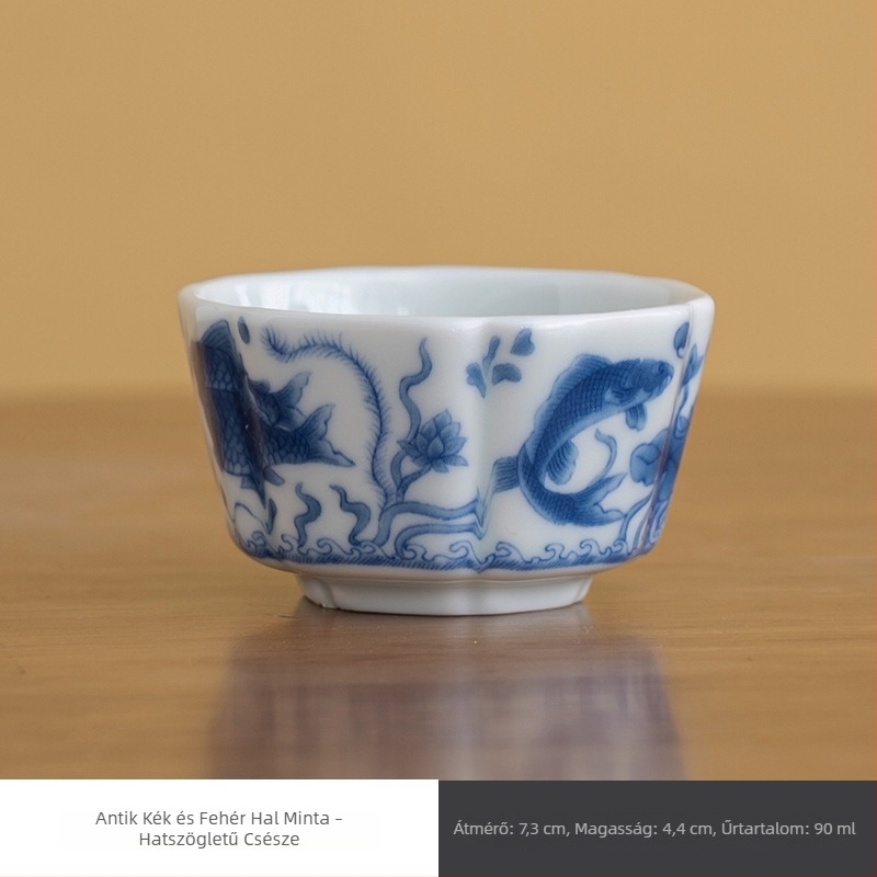 Fehér porcelán teáscsésze kék-fehér mintával, kerámia, egy személyre szóló darab.