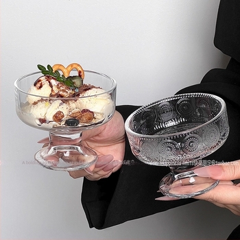 Üvegpohár desszerthez, joghurt, fagylalt és milkshake, Instagram-stílusban
