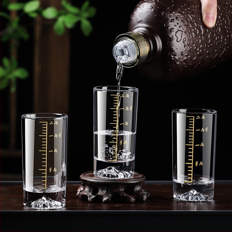 Mérővel ellátott szeszes italok pohara, 101-200 ml, jéghegy-alakú talppal, modern minimalist dizájn vendéglátáshoz