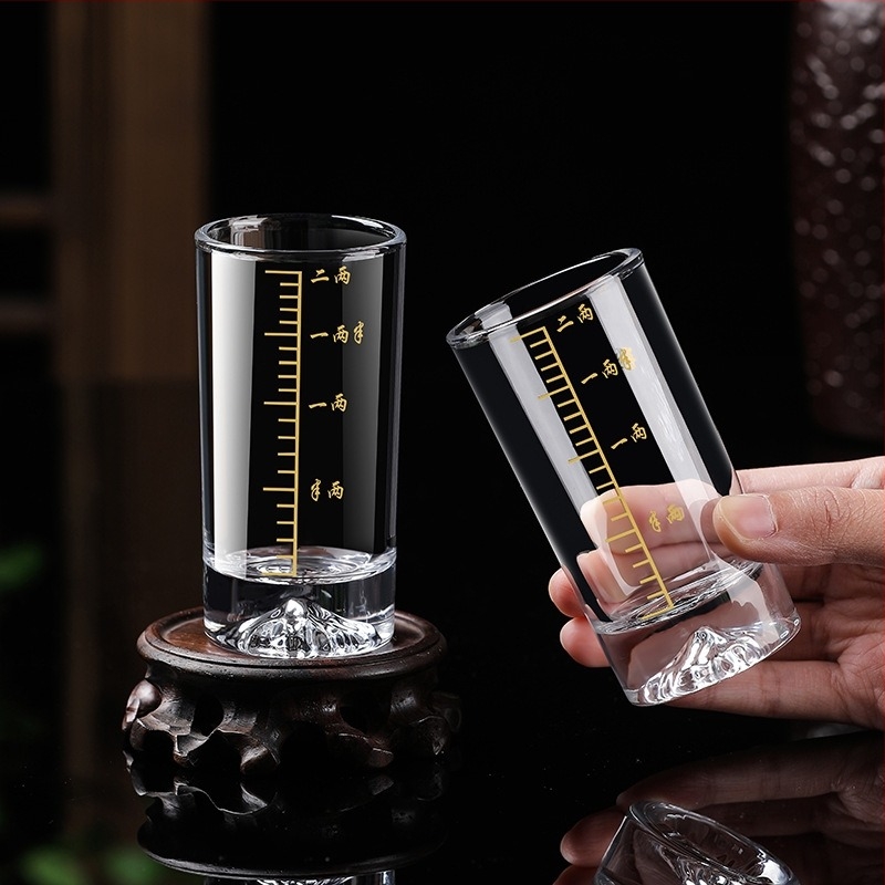 Mérővel ellátott szeszes italok pohara, 101-200 ml, jéghegy-alakú talppal, modern minimalist dizájn vendéglátáshoz