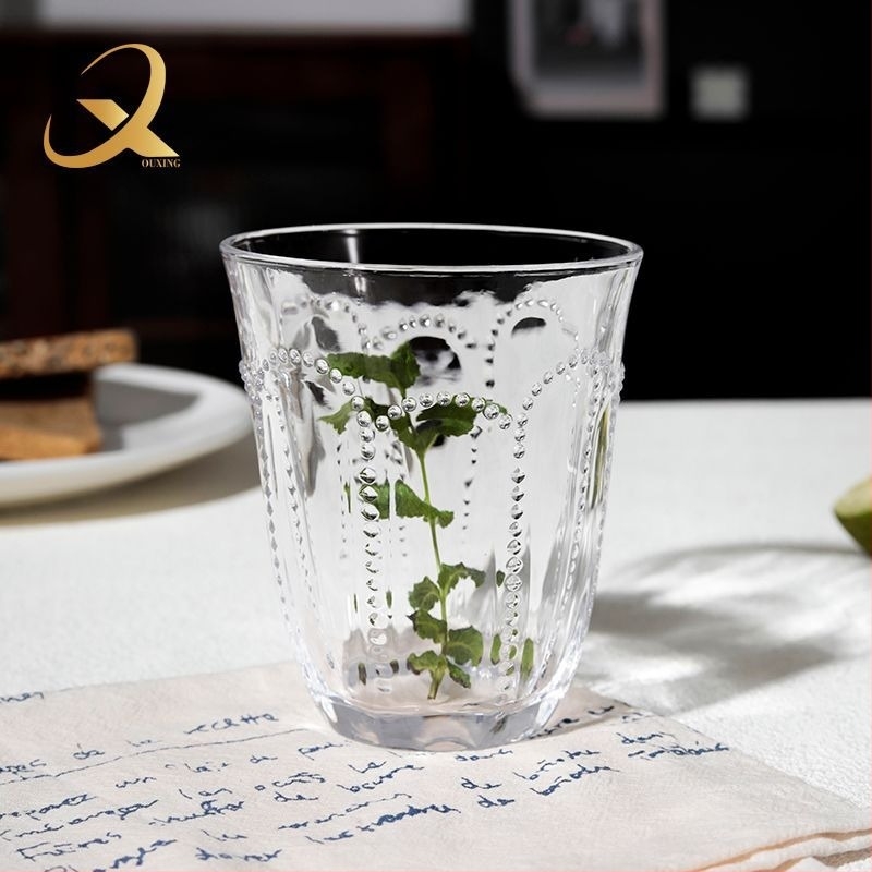 Instagram-stílusú magas goblet, európai retro reliefes virágmintával, vörösborhoz és gyümölcsléhez, könnyed luxus