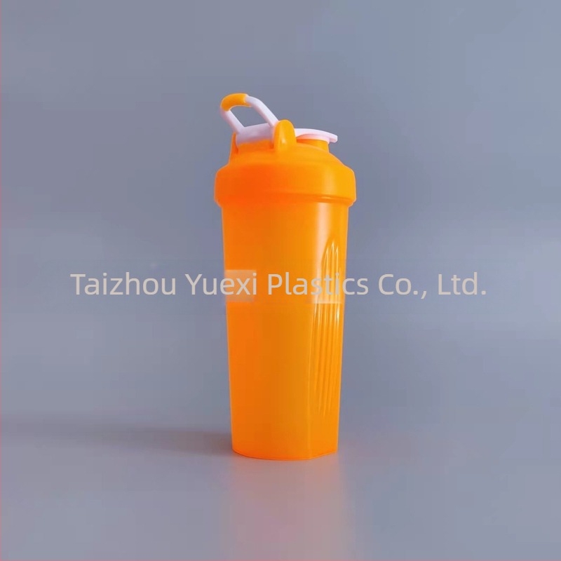 Logóval ellátott shaker pohár fehérjeporhoz, hordozható műanyag edzéshez 600 ml
