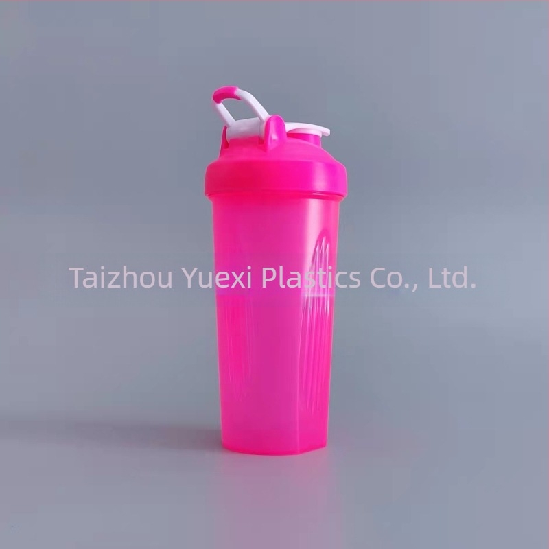 Logóval ellátott shaker pohár fehérjeporhoz, hordozható műanyag edzéshez 600 ml