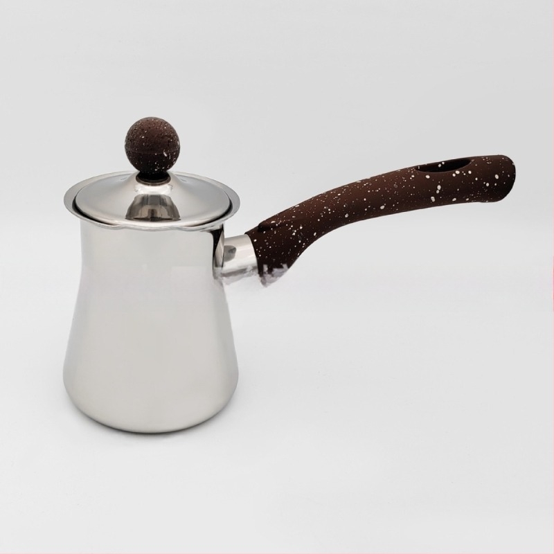 Rozsdamentes acél török kávéfőző fazék fa fogantyúval és latte art tejkiöntővel