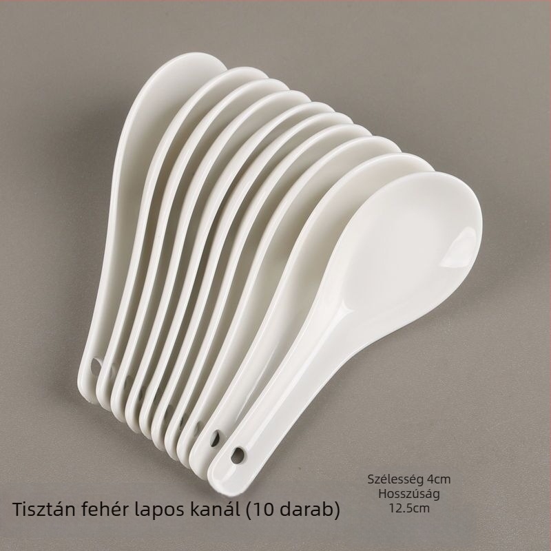 Tiszta fehér kerámia éttermi kanál hosszú nyéllel, leveskanál lapos aljával.