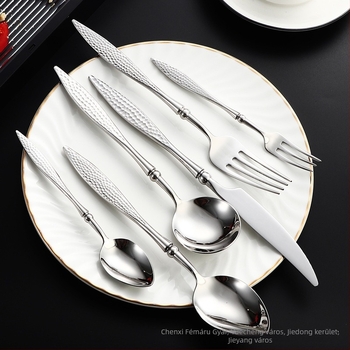 304 rozsdamentes acélból készült nyugati étkészlet platina felülettel és willow-leaf mintázattal; steak kés, villa, kanál, desszert villa és desszert kanál